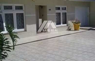 Imagem: A casa possui 3 Dormitórios, 3 Banheiros, 3 Vagas na garagem