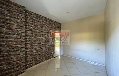 Imagem: A casa possui 3 Dormitórios, 2 Banheiros, 2 Vagas na garagem