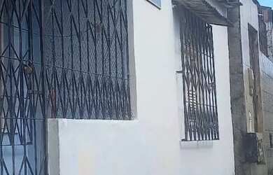 Imagem: A casa possui 2 Dormitórios, 1 Banheiro e está localizado