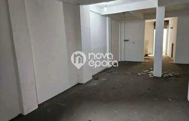 Imagem: O depósito possui 1 Vaga na garagem, 226m² de Área e está