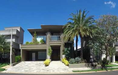 Imagem: A casa em condomínio possui 4 Dormitórios, 5 Banheiros, 4