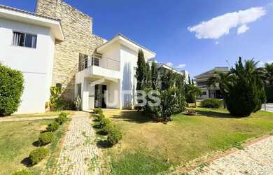 Imagem: A casa em condomínio possui 5 Dormitórios, 5 Banheiros, 3