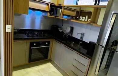 Imagem: O apartamento possui 2 Dormitórios, 1 Banheiro, 1 Vaga na garagem