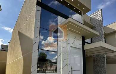 Imagem: A casa possui 3 Dormitórios, 3 Banheiros, 2 Vagas na garagem