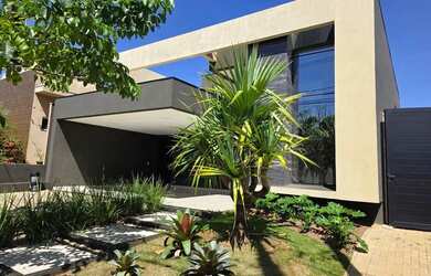 Imagem 2: Casa de condomínio para venda tem 241 metros quadrados