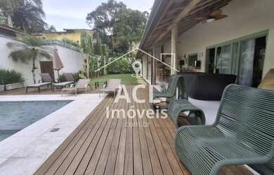 Imagem: A casa possui 4 Dormitórios, 4 Banheiros, 5 Vagas na garagem