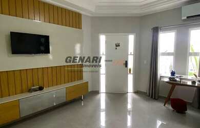 Imagem: A casa possui 3 Dormitórios, 3 Banheiros, 4 Vagas na garagem