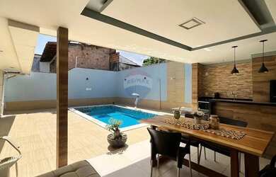 Imagem: A casa possui 3 Dormitórios, 3 Banheiros, 3 Vagas na garagem