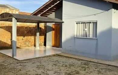 Imagem: A casa possui 2 Dormitórios, 1 Banheiro e está localizado