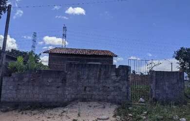 Imagem: A casa possui 2 Dormitórios, 1 Banheiro e 200m² de Área e