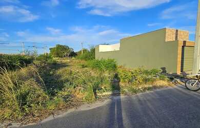 Imagem: O terreno possui 140m² de Área e está localizado em Registro