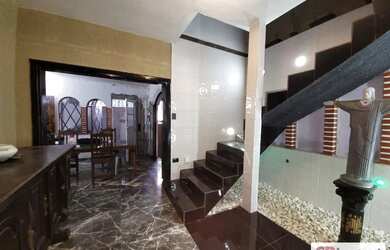 Imagem: A casa possui 4 Dormitórios, 4 Banheiros, 1 Vaga na garagem