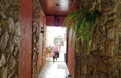 Imagem: A casa possui 3 Dormitórios, 3 Banheiros, 3 Vagas na garagem