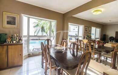 Imagem: A casa em condomínio possui 5 Dormitórios, 4 Banheiros, 2