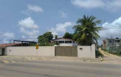 Imagem: A casa possui 2 Dormitórios, 2 Banheiros, 4 Vagas na garagem