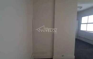 Imagem: O apartamento possui 1 Dormitório, 1 Banheiro, 34m² de Área