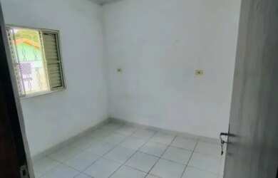 Imagem: A casa possui 2 Dormitórios, 1 Banheiro, 150m² de Área e