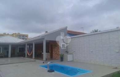 Imagem: A casa possui 3 Dormitórios, 3 Banheiros, 2 Vagas na garagem