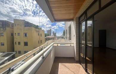 Imagem: O apartamento possui 4 Dormitórios, 2 Banheiros, 2 Vagas na