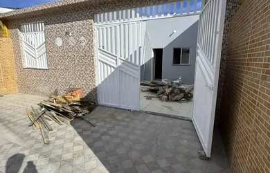 Imagem: A casa possui 2 Dormitórios, 2 Banheiros, 1 Vaga na garagem