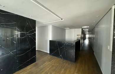 Imagem: O depósito possui 5 Vagas na garagem, 480m² de Área e está