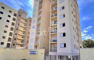 Imagem: O apartamento possui 2 Dormitórios, 1 Banheiro, 1 Vaga na garagem