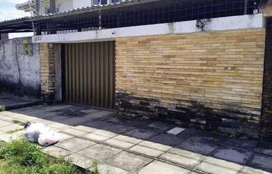 Imagem: A casa possui 4 Dormitórios, 3 Banheiros, 2 Vagas na garagem