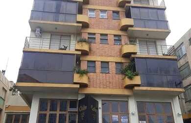 Imagem: O apartamento possui 3 Dormitórios, 1 Banheiro, 1 Vaga na garagem