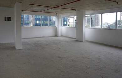 Imagem: O depósito possui 4 Vagas na garagem e 235m² de Área e está