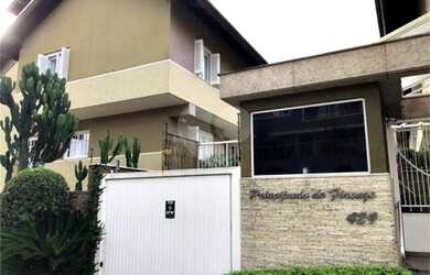 Imagem: A casa em condomínio possui 2 Dormitórios, 5 Banheiros, 3