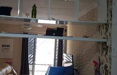 Imagem: A casa possui 5 Dormitórios, 4 Banheiros e 2 Vagas na garagem