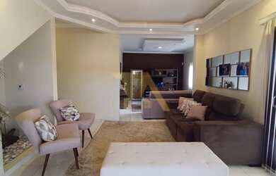 Imagem: A casa possui 3 Dormitórios, 2 Banheiros, 3 Vagas na garagem