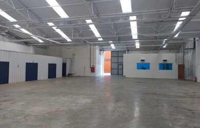 Imagem: O depósito possui 1600m² de Área e está localizado em Nova