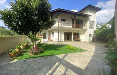 Imagem: A casa em condomínio possui 4 Dormitórios, 5 Banheiros, 4