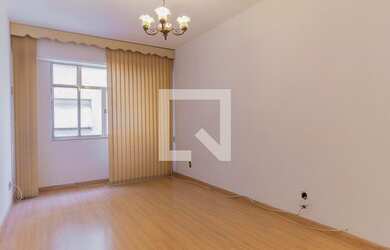 Imagem: O apartamento possui 3 Dormitórios, 1 Banheiro, 1 Vaga na garagem