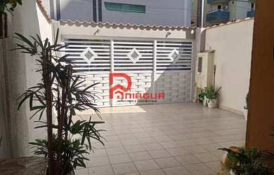 Imagem: A casa possui 2 Dormitórios, 2 Banheiros, 3 Vagas na garagem