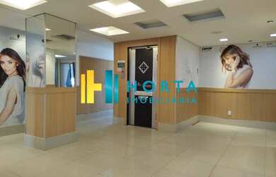 Imagem: O depósito para alugar possui 2 Vagas na garagem e 460m² de