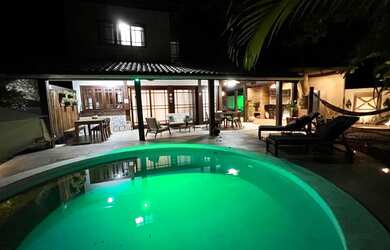 Imagem: A casa possui 3 Dormitórios, 4 Banheiros, 2 Vagas na garagem