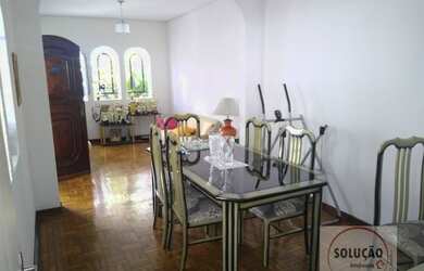 Imagem: A casa possui 4 Dormitórios, 1 Banheiro, 3 Vagas na garagem