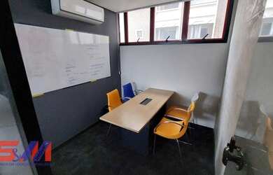 Imagem: O depósito possui 5 Vagas na garagem, 400m² de Área e está