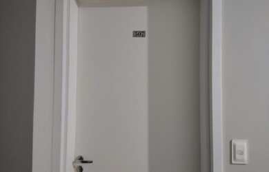 Imagem: O apartamento possui 2 Dormitórios, 1 Banheiro, 1 Vaga na garagem