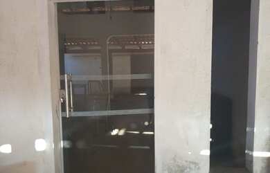 Imagem: A casa possui 3 Dormitórios, 2 Banheiros, 4 Vagas na garagem