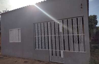 Imagem: A casa possui 2 Dormitórios, 1 Banheiro, 5 Vagas na garagem