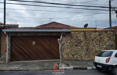 Imagem: A casa possui 3 Dormitórios, 3 Banheiros, 220m² de Área e