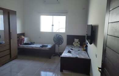 Imagem: A casa possui 2 Dormitórios, 2 Banheiros, 3 Vagas na garagem