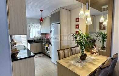 Imagem: A casa possui 3 Dormitórios, 2 Banheiros, 2 Vagas na garagem