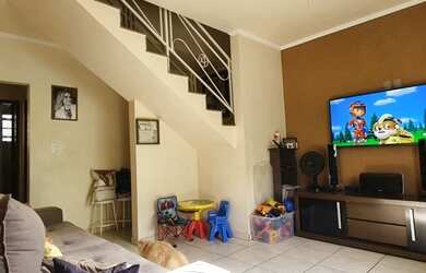 Imagem: A casa em condomínio possui 3 Dormitórios, 3 Banheiros, 1