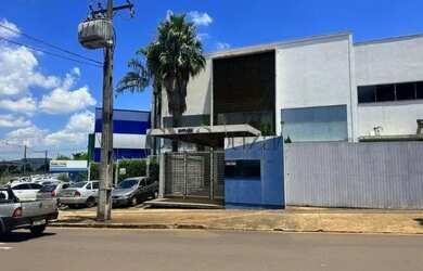 Imagem: O depósito possui 5 Vagas na garagem, 1.186m² de Área e