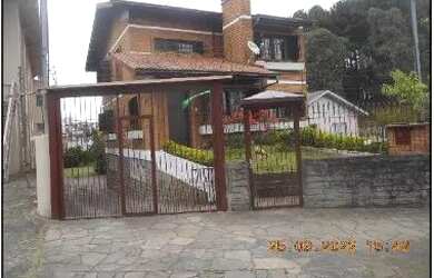 Imagem: A casa possui 3 Dormitórios, 1 Banheiro, 1 Vaga na garagem