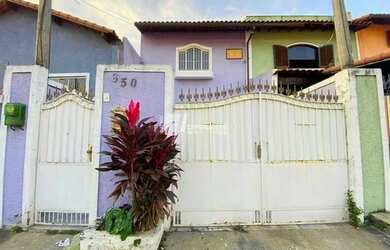 Imagem: A casa possui 2 Dormitórios, 1 Banheiro, 1 Vaga na garagem